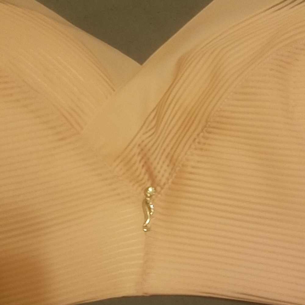 Pink bra - Picture 2 of 4